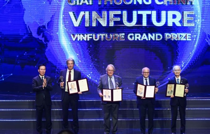 Các nhà khoa học nhận giải trong Vinfuture 2023. Ảnh: Vinfuture