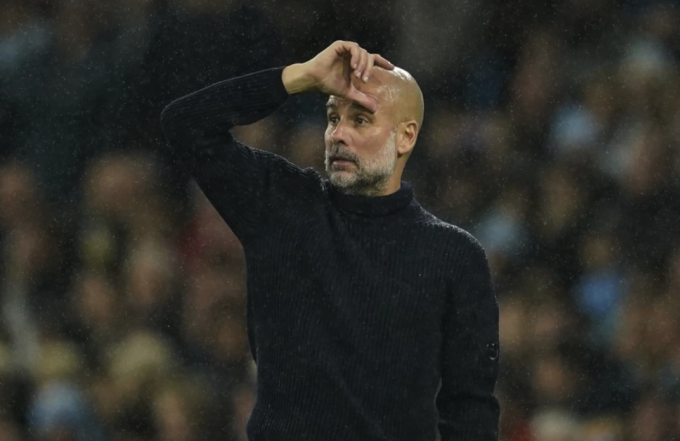 Guardiola chỉ đạo Man City ở trận thua Tottenham 0-4 hôm 24/11. Ảnh: AP