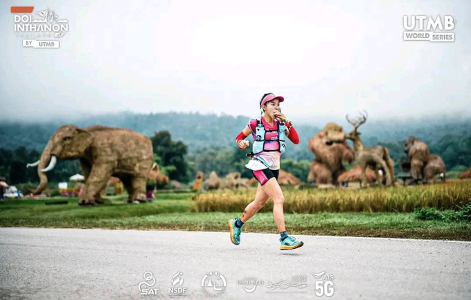 Hà Hậu trên đường chạy 100km Doi Inthanon 2023. Ảnh: UTMB Doi Inthanon