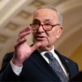 Thượng nghị sĩ Chuck Schumer phát biểu trong họp báo ngày 14/11 ở Washington, Mỹ. Ảnh: AFP