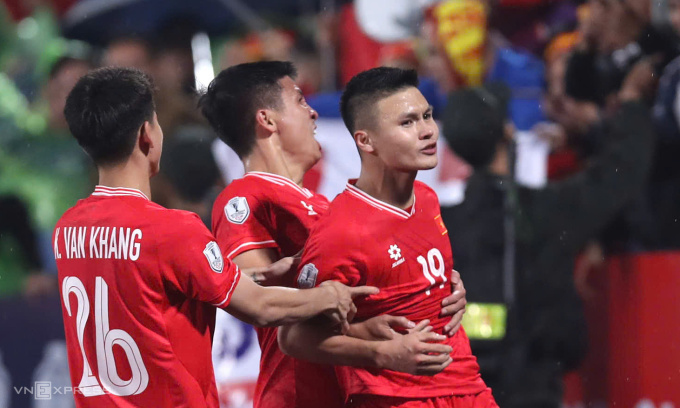 Tiền vệ Nguyễn Quang Hải mừng bàn duy nhất giúp Việt Nam hạ Indonesia 1-0 tại bảng B, ASEAN Cup trên sân Việt Trì, tỉnh Phú Thọ tối 15/12/2024. Ảnh: Lâm Thỏa