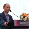 TS Cấn Văn Lực phát biểu tại Vietnam Banking Innovation Summit 2024. Ảnh ban tổ chức